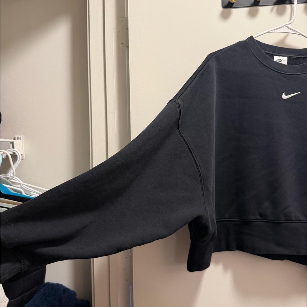 Nike Oversized Cropped Sweatshirt Women's Medium Crewneck Pullover Streetwear - Picture 2 of 15